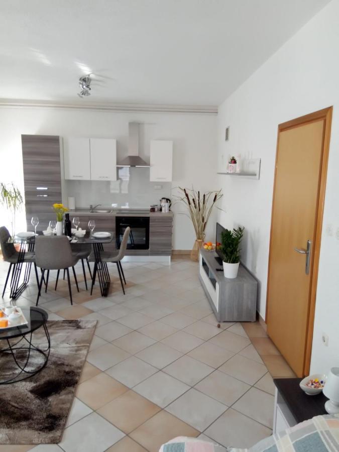 Studio Apartman Kika Otočac Exterior foto